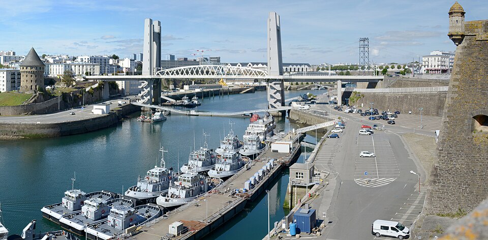 Brest : le pont de Recouvrance, la tour Tanguy et le château. Vue générale de la ville. Photographie du 15 septembre 2018.