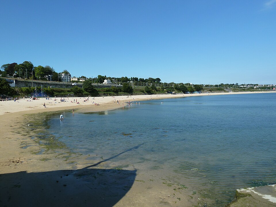 La plage du Moulin Blanc, face au secteur de Spadium Parc. Vue du littoral, distincte des bassins.